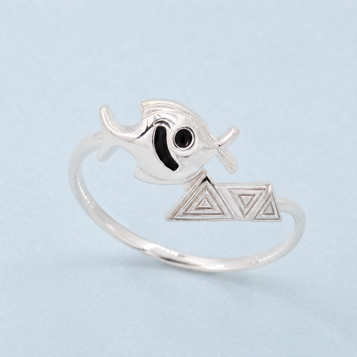 Smiling Fish Bypass Ring in 925 sterling silver, angled view