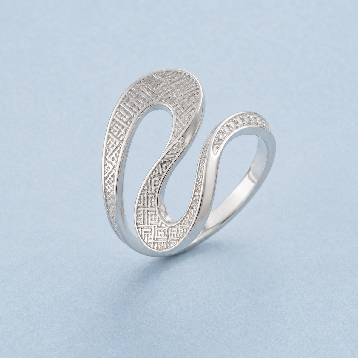 Maze Wave Wrap Ring in 925 sterling silver, angled view