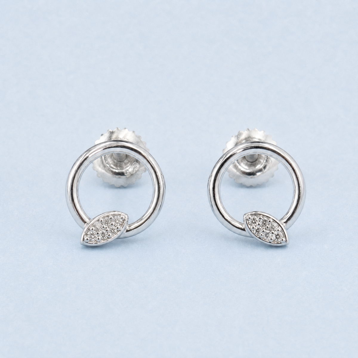 Leaf Sparkle Circle Stud Earrings in 925 sterling silver, front view
