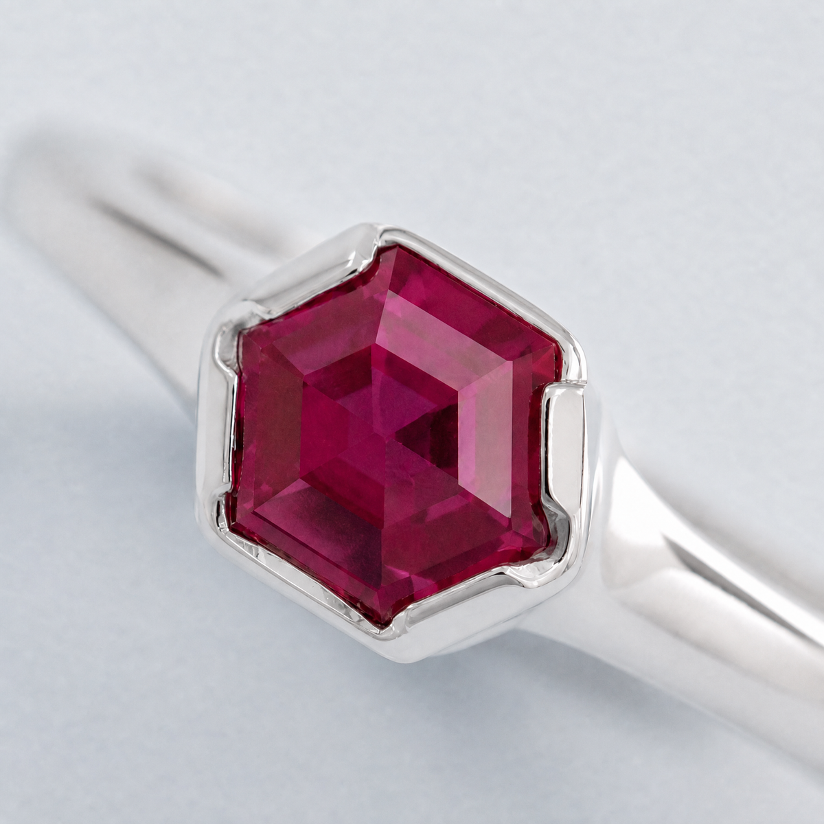 Pink Hexagon Solitaire Ring in 925 sterling silver, close-up of the stone