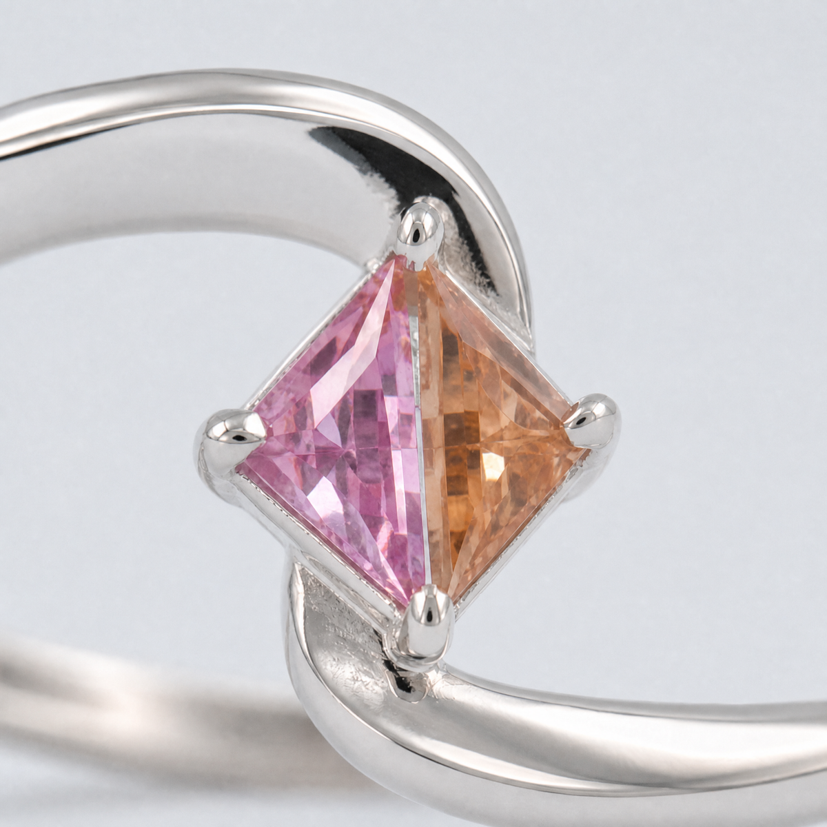 Pink and Peach Swirl Ring in 925 sterling silver, close-up of the stone