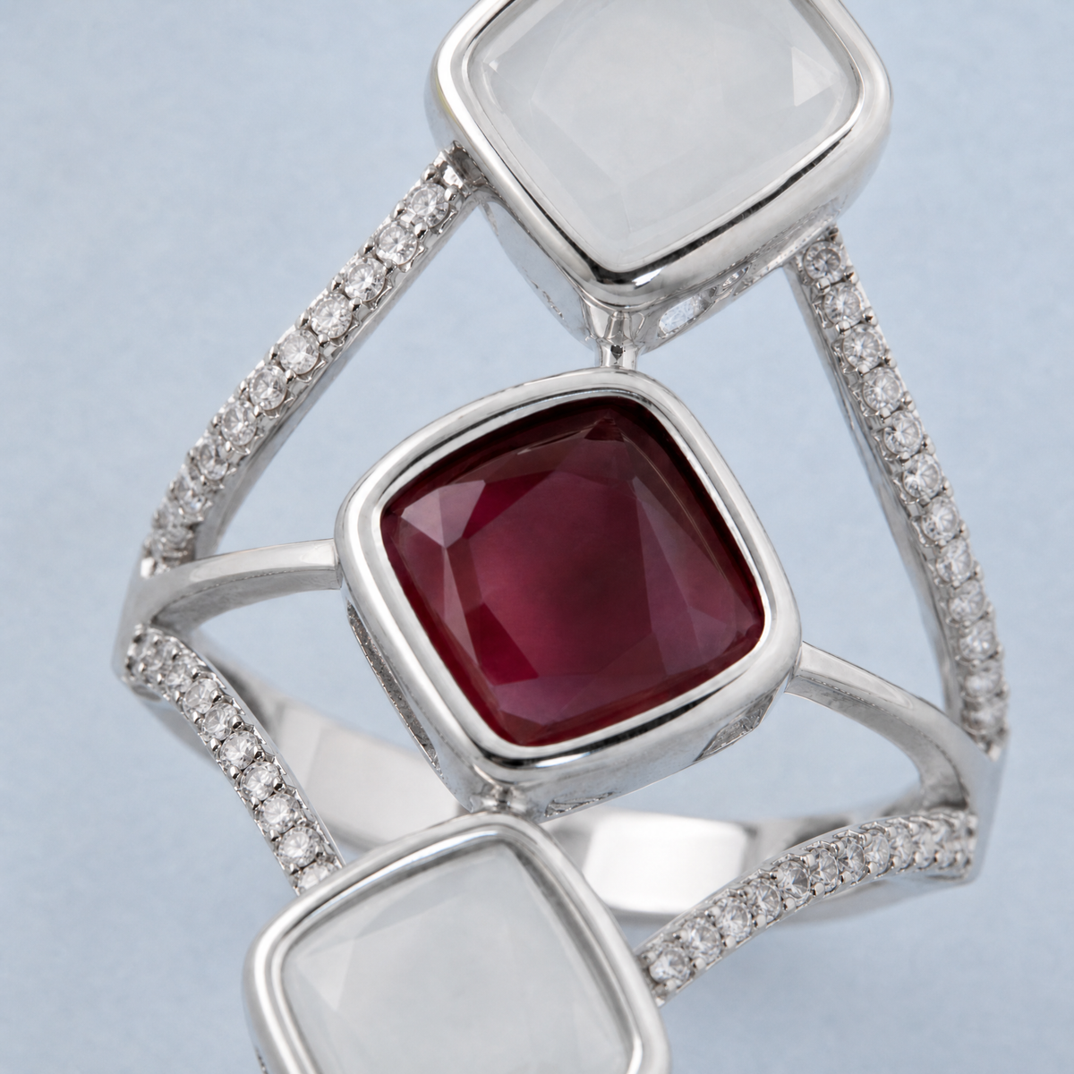 Red and White Trio Cocktail Ring in 925 sterling silver, close-up of the stones