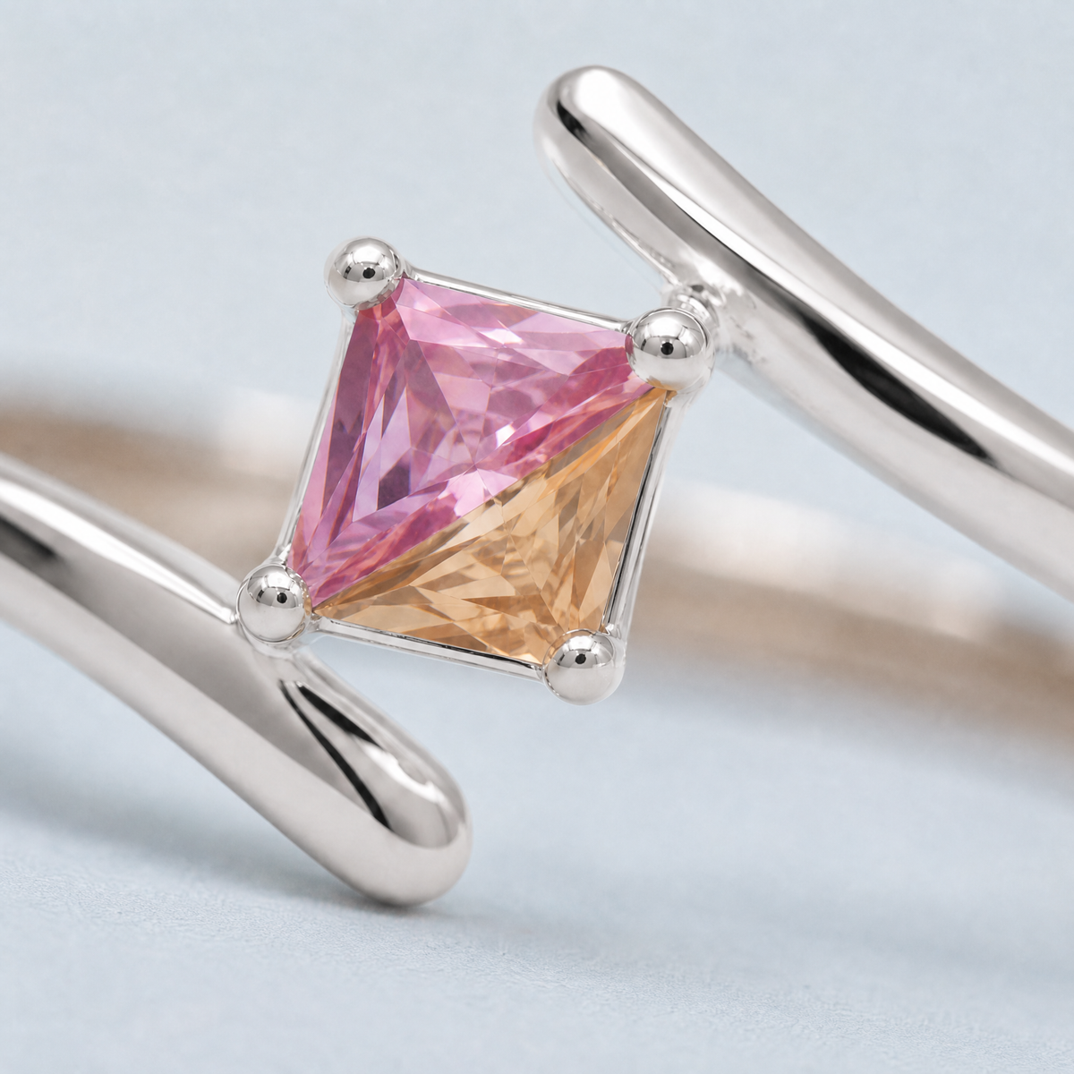 Pink and Peach Bypass Ring in 925 sterling silver, close-up of the stone