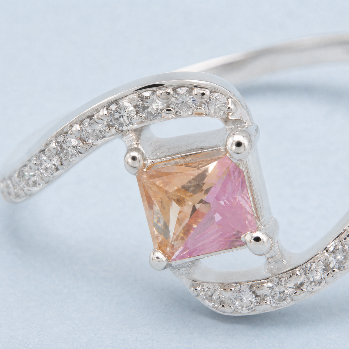 Pavé Swirl Two Tone Ring in 925 sterling silver, close-up of the stone