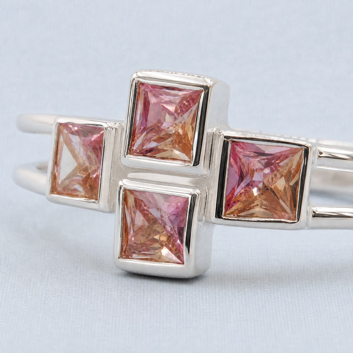 Double Band Cross Stone Ring in 925 sterling silver, close-up of the stone