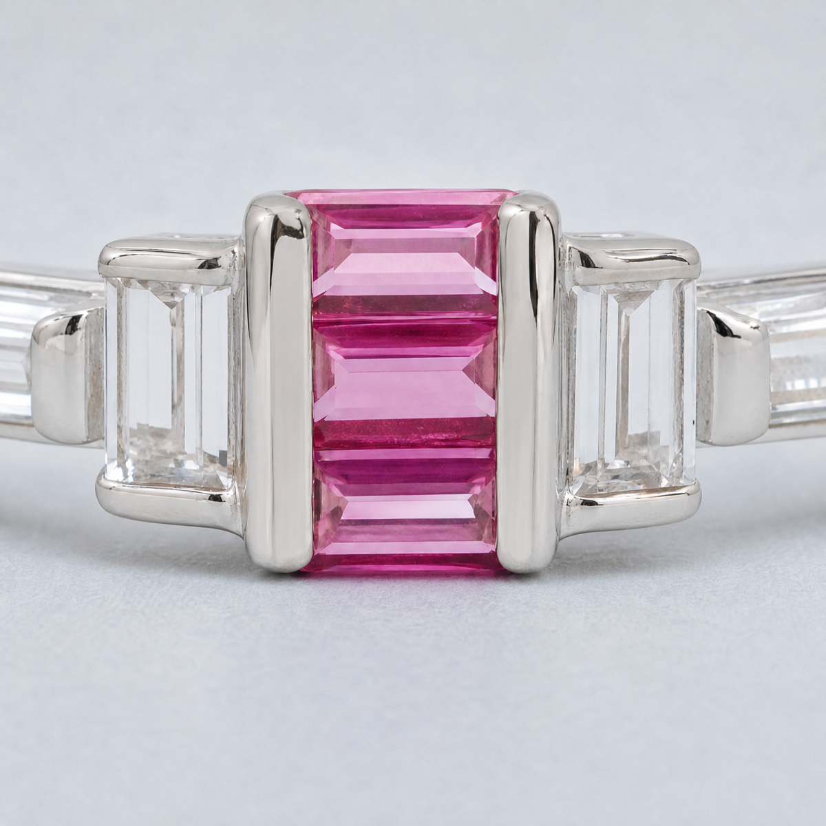 Pink Baguette Step Ring in 925 sterling silver, close-up of the stones