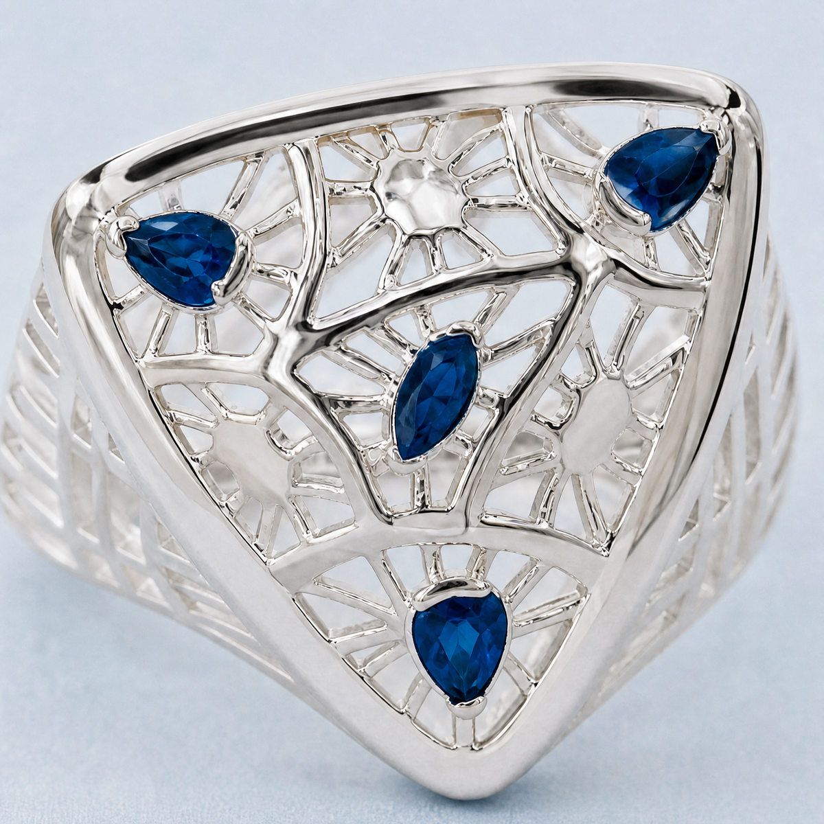 Blue Shield Openwork Ring in 925 sterling silver, close-up of the stones