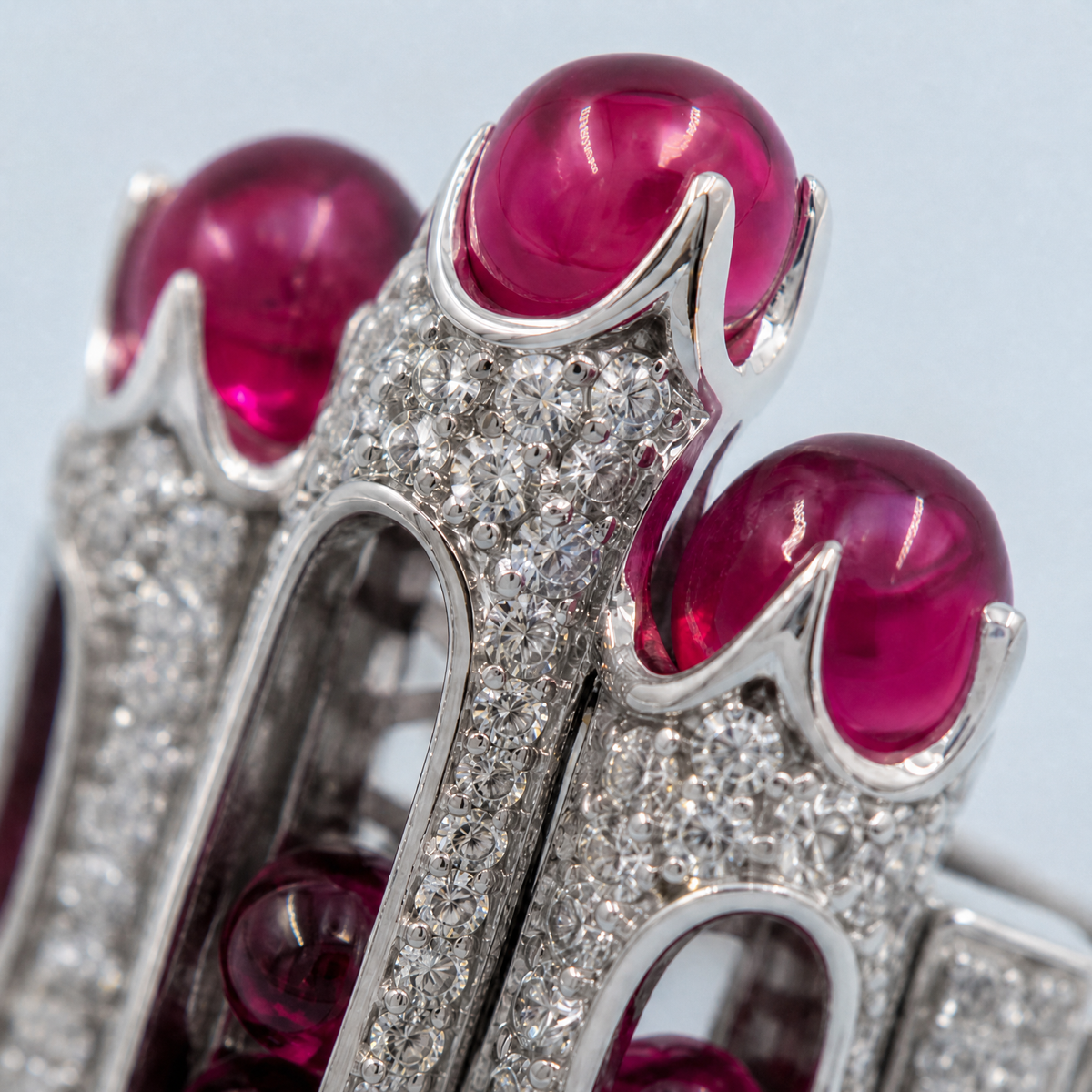 Red Cabochon Pavé Cocktail Ring in 925 sterling silver, close-up of the stones