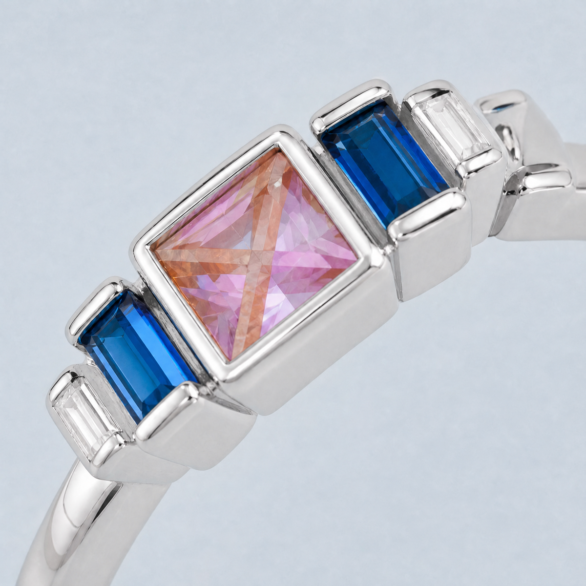 Pink and Blue Step Row Ring in 925 sterling silver, close-up of the stone