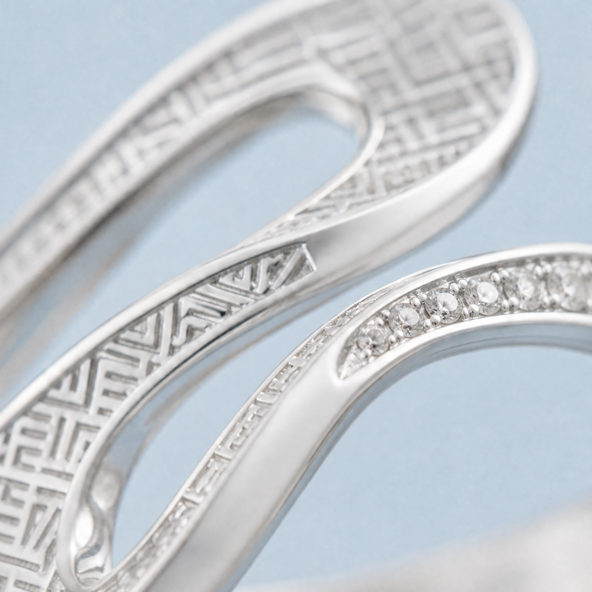 Maze Wave Wrap Ring in 925 sterling silver, close-up of the texture