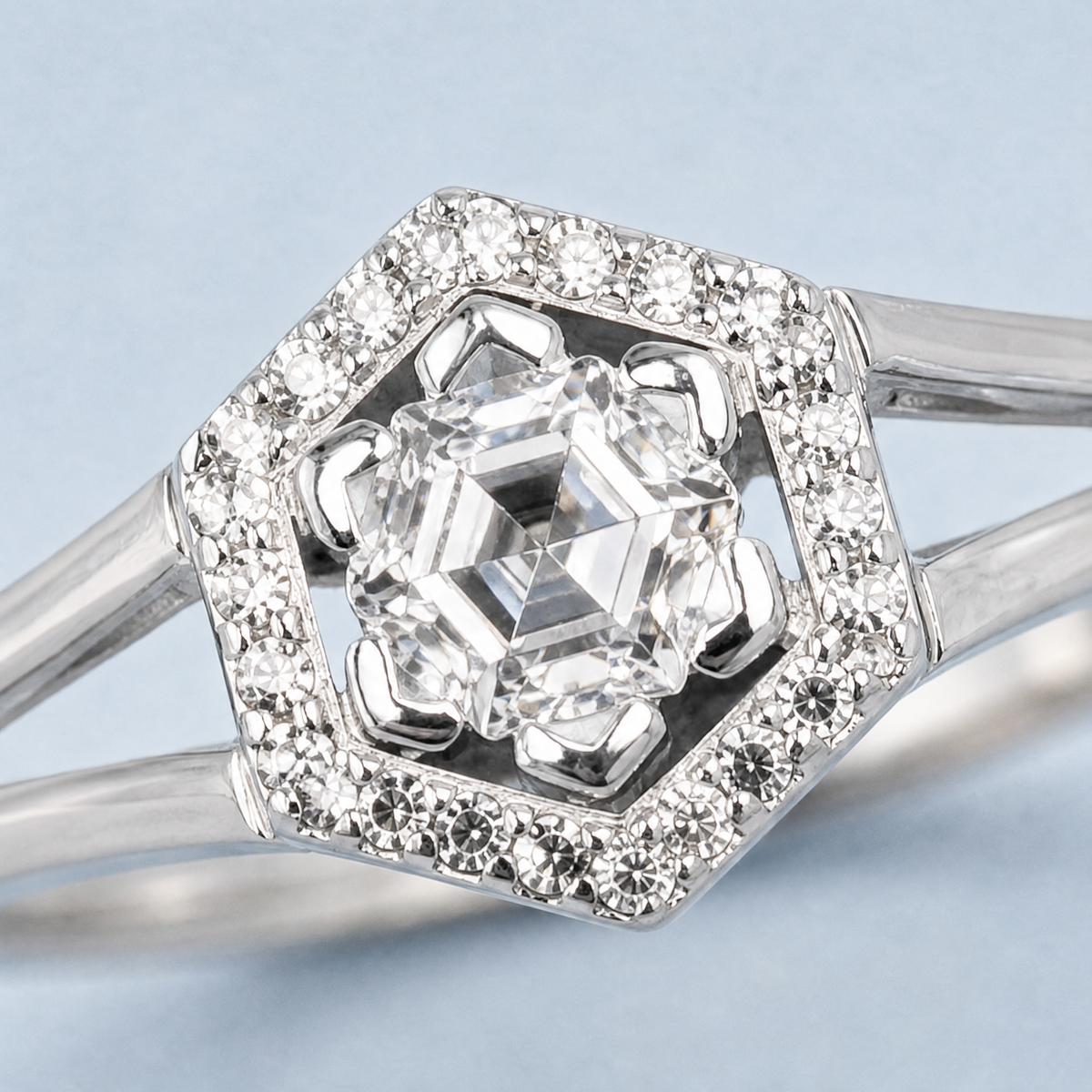 Hexagon Halo Split Band Ring in 925 sterling silver, close-up of the halo