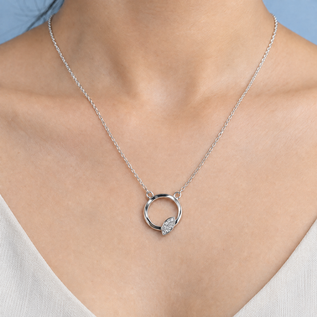 Leaf Sparkle Circle Necklace in 925 sterling silver, worn at the neckline