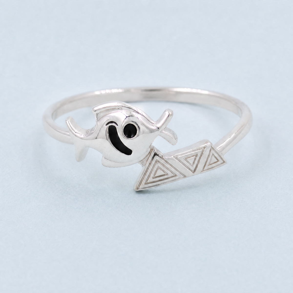 Smiling Fish Bypass Ring in 925 sterling silver, front view
