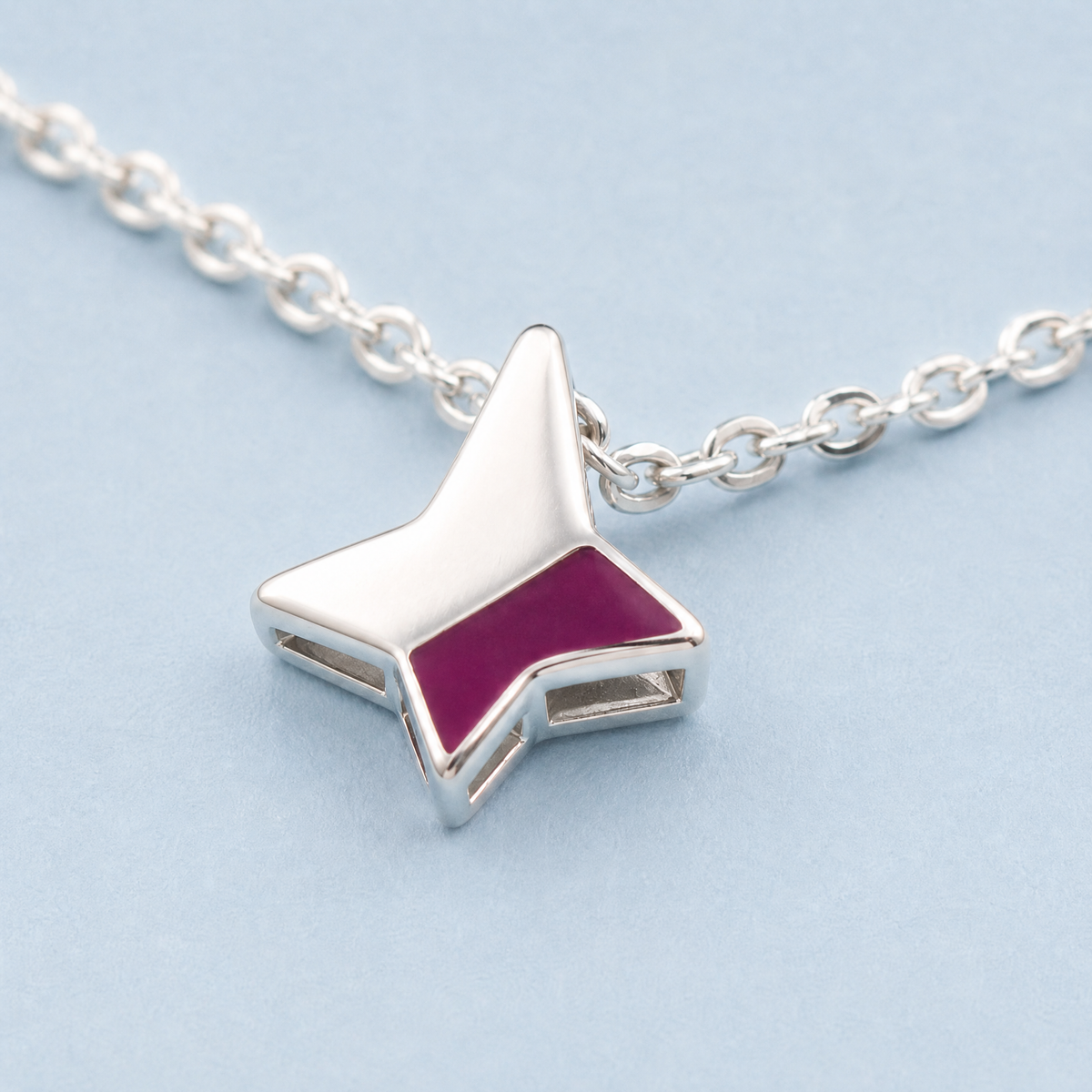 Four-Point Star Enamel Necklace in 925 sterling silver, close-up of the pendant