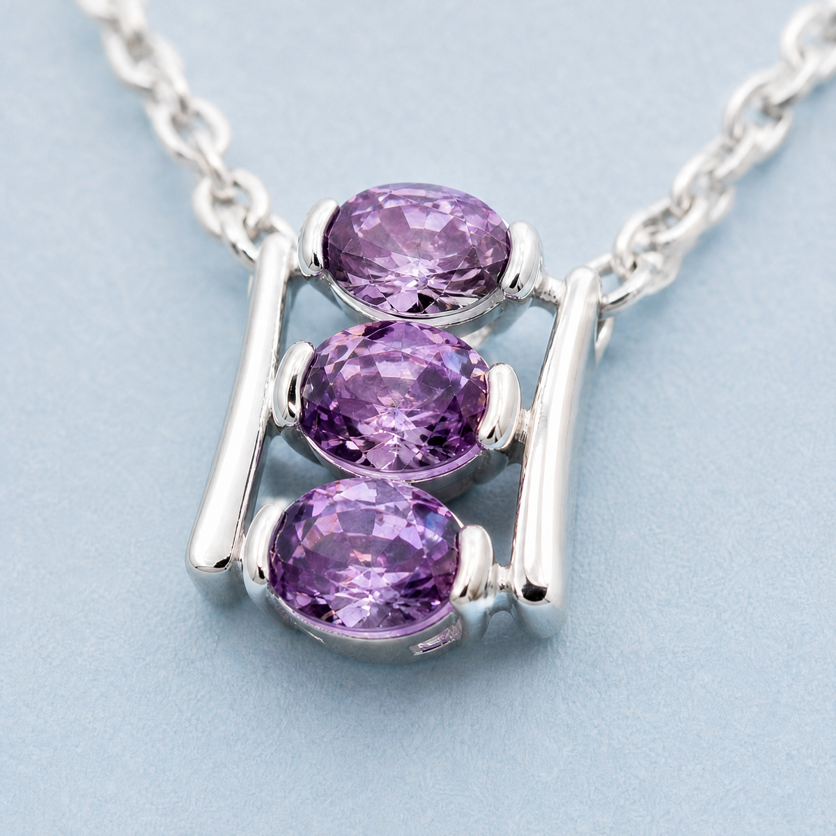 Purple Trio Ladder Necklace in 925 sterling silver, close-up of the pendant