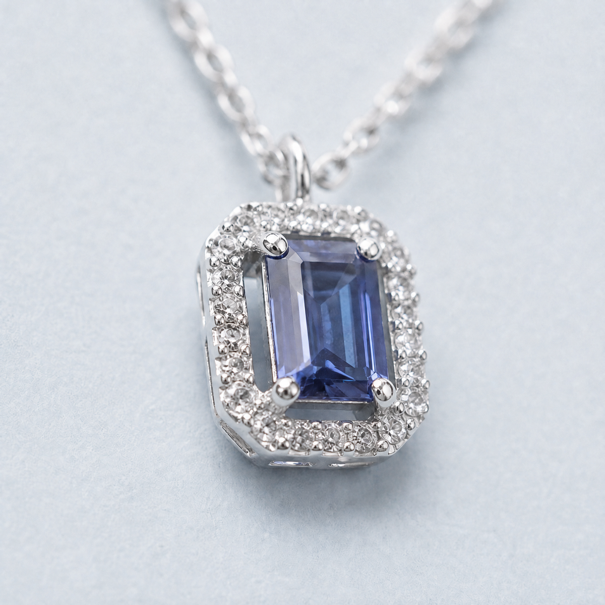 Blue Halo Pendant Necklace in 925 sterling silver, close-up of the pendant