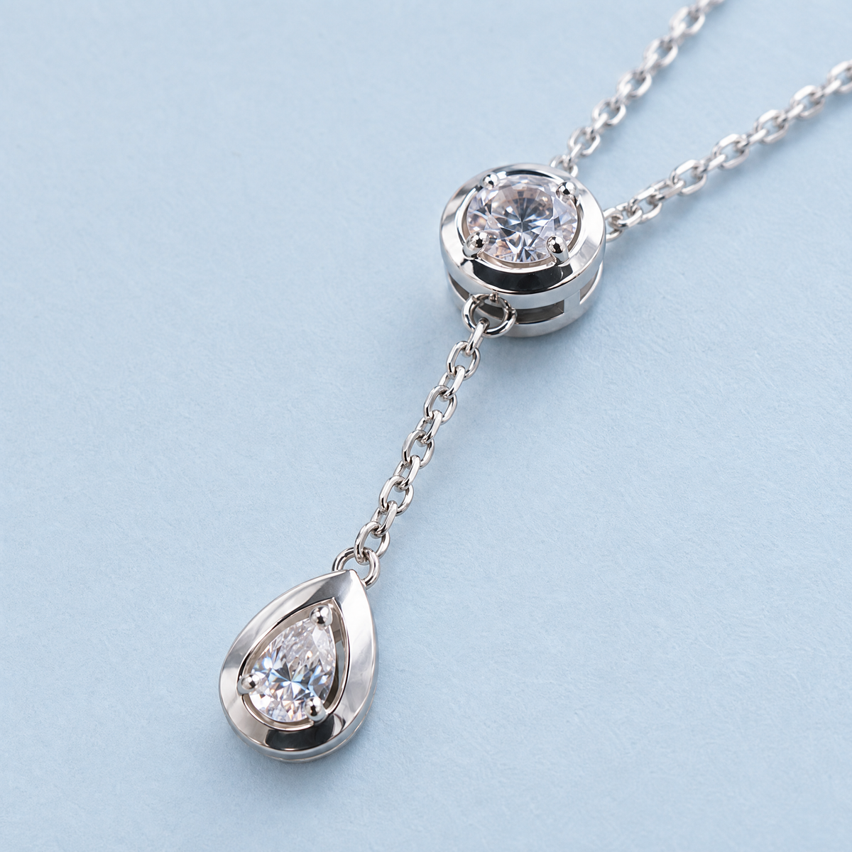 Clear Drop Y Necklace in 925 sterling silver, close-up of the pendant